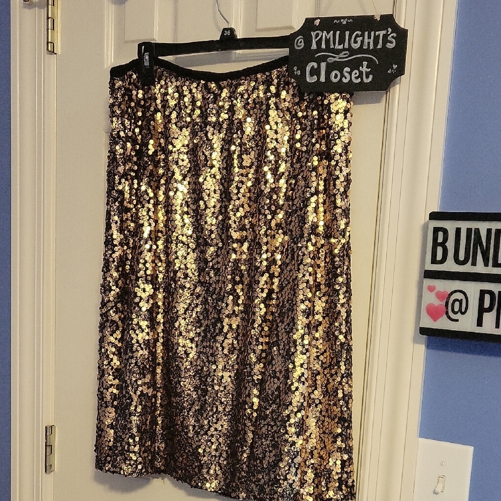 Ava & Viv Gold Sequin Knee-Length Skirt X